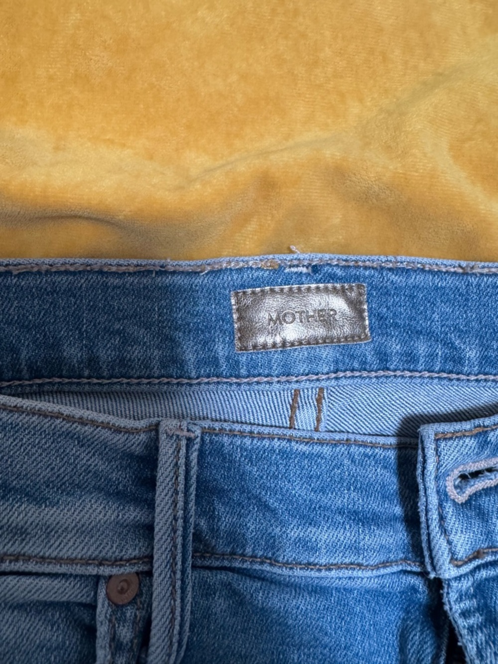 MOTHER INSIDER CROP STEP FRAY. Medium Blue Denim Jeans with Leather Patch